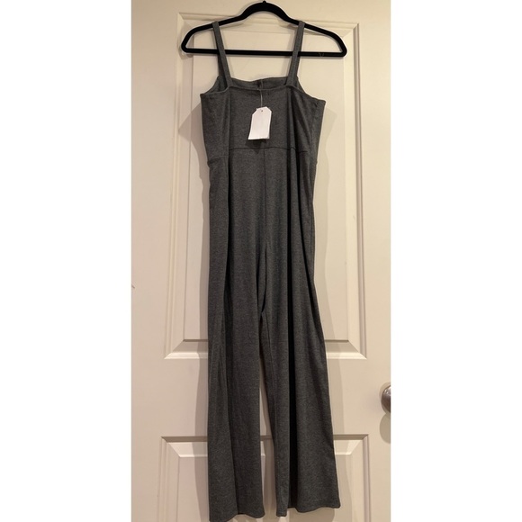 Walking ON SUNSHINE SLEEVELESS BUTTON FRONT GRAY JUMPSUIT - SIZE XL - Picture 4 of 5